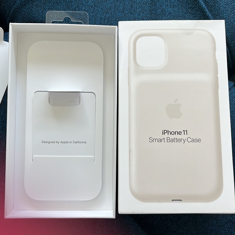 iPhone 11 Smart Battery Case Box Apple Store